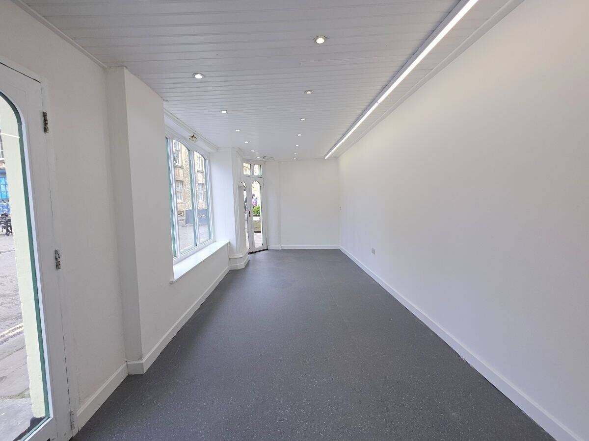 Bath City Centre Overlooking Abbey & Roman Baths - New Lease Available