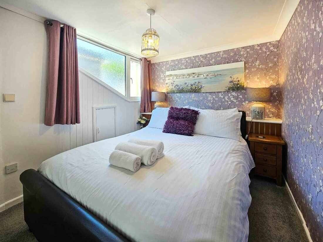 A Charming Boutique Guest House – Prime Brixham, Devon Coastal Location Photo 8