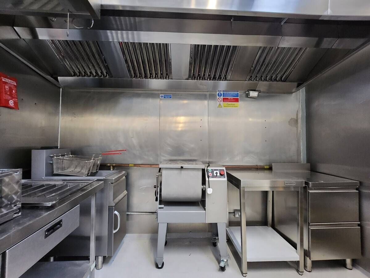 Fully Equiped Dark Kitchen for sale in New Malden