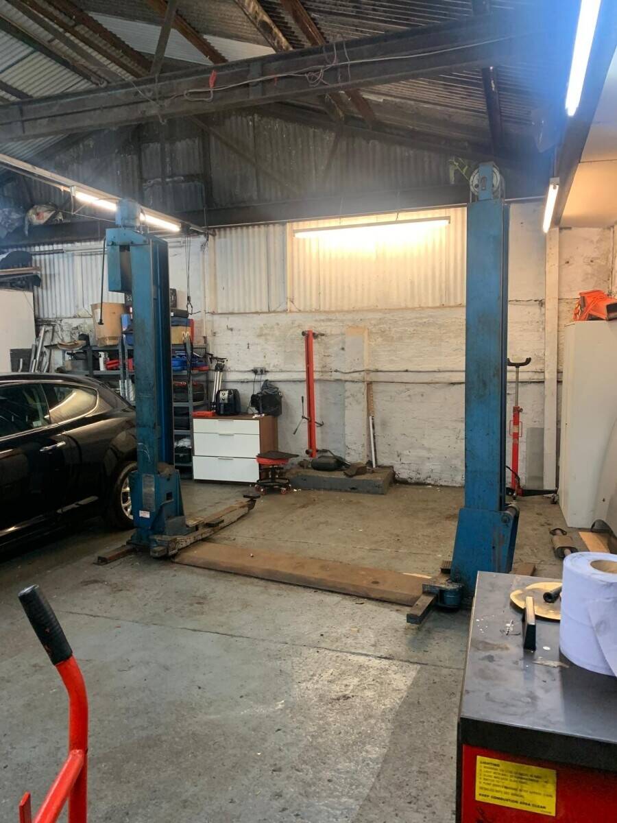 Car Repair Garage in the Southside of Glasgow Photo 8