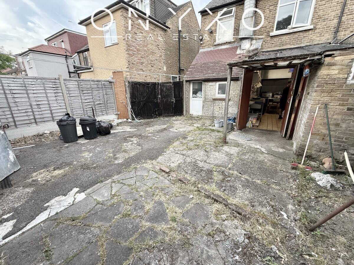 Indian Takeaway & Tiffin Business For Sale in a Residential Parade Near Hayes