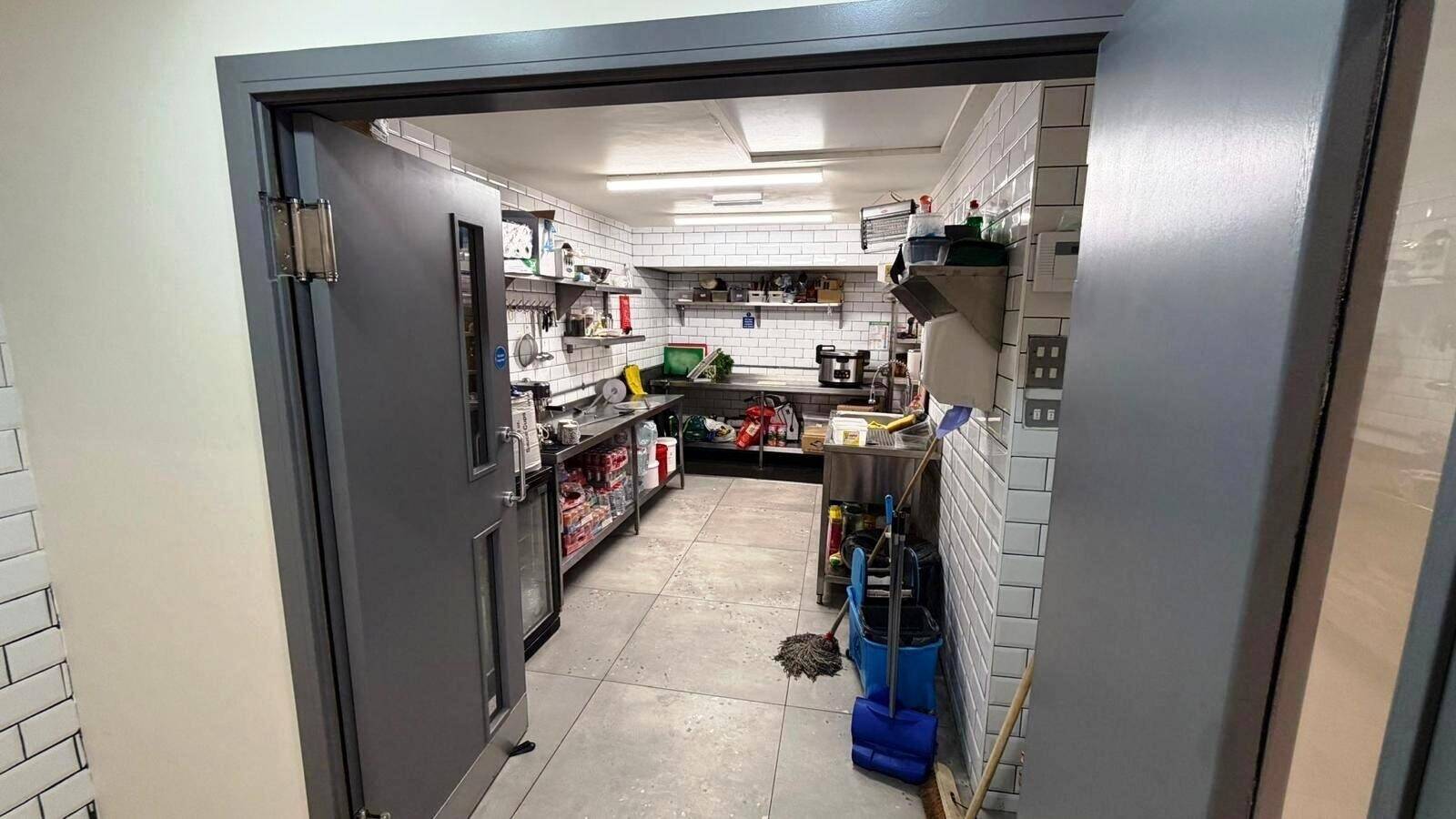 TURNKEY RESTAURANT/TAKEAWAY/CAFE – FOR SALE— HACKNEY / CAMDEN AREA