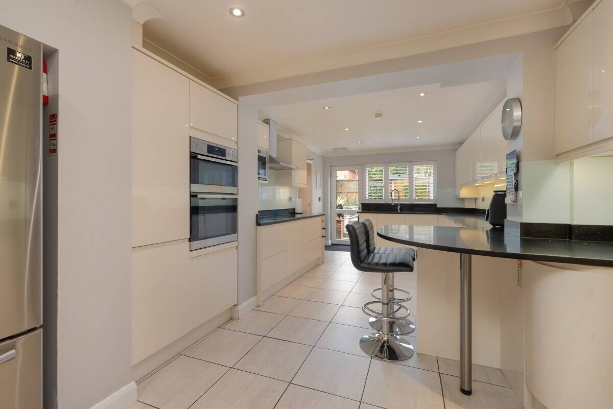 Stunning 7 bedroom Bed & Breakfast in the beautiful city of Canterbury plus private self contained owner accommodation Photo 8
