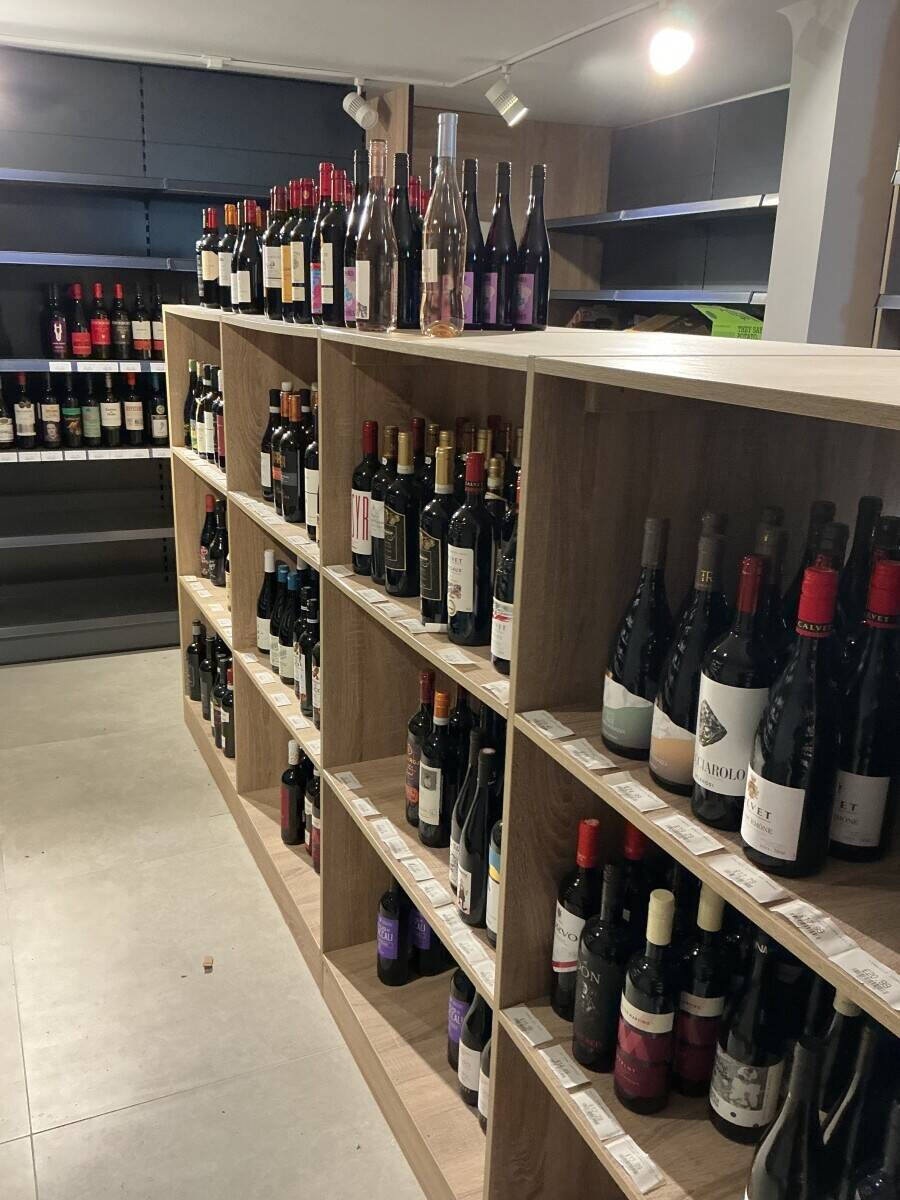 Whole foods / off licence in Clapham Photo 8