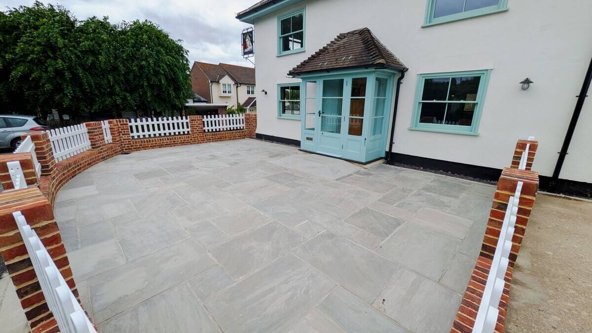 ESSEX - FULLY RENOVATED FREEHOUSE TO LET