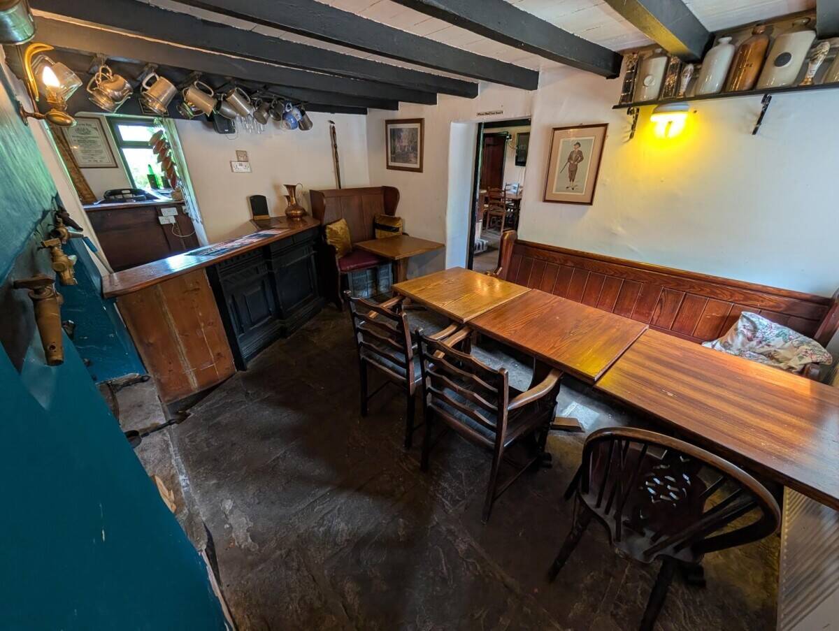 MONMOUTHSHIRE (NEAR CHEPSTOW) - CHARACTER VILLAGE FREEHOUSE Photo 8