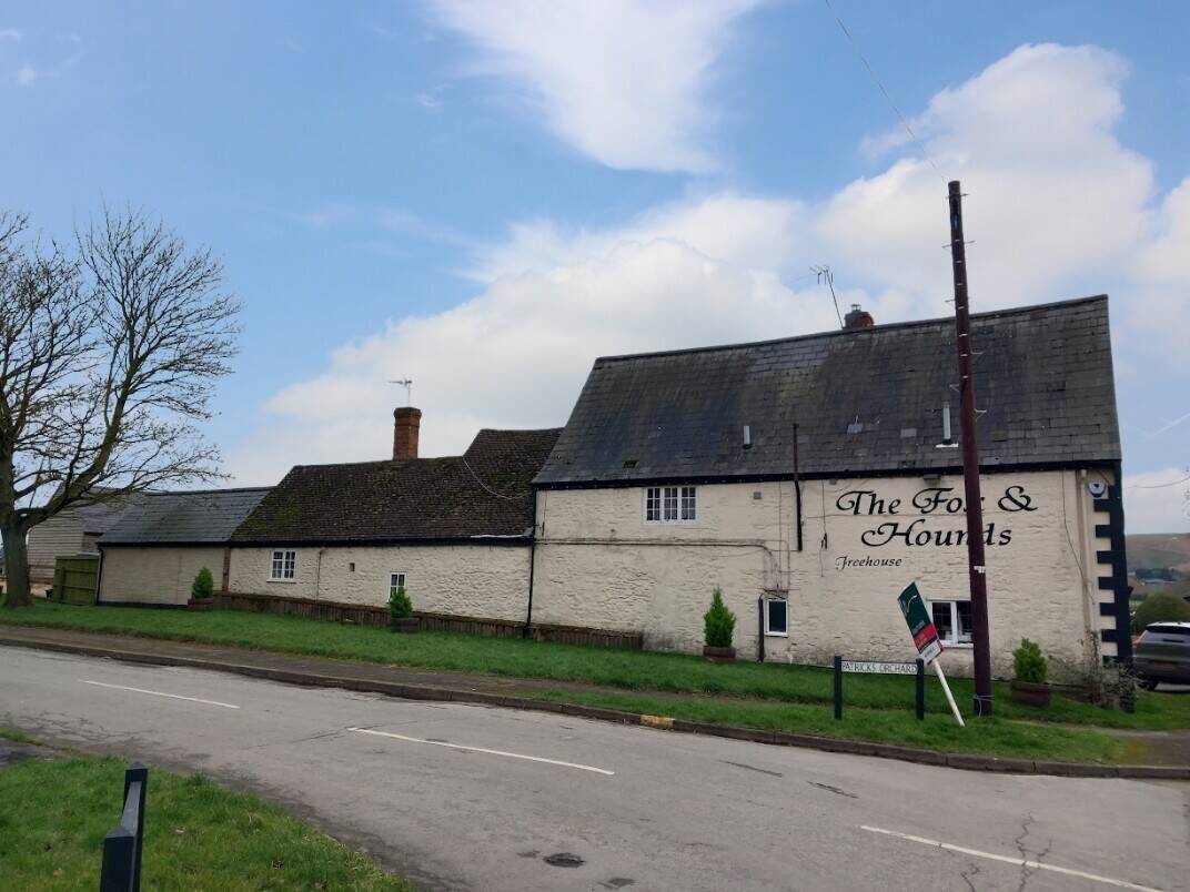 OXFORDSHIRE – VALE OF WHITE HORSE VILLAGE INN