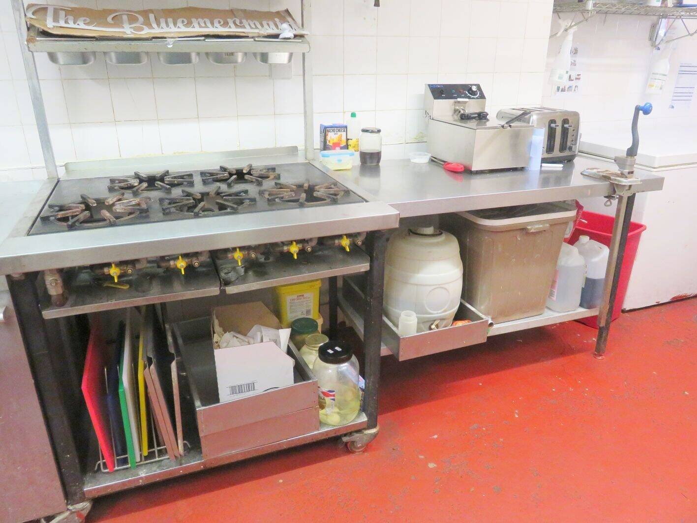 FIRMLY ESTABLISHED FISH & CHIP SHOP WITH 3 BEDROOM ACCOMMODATION IN CHARMING COASTAL TOWN Photo 8