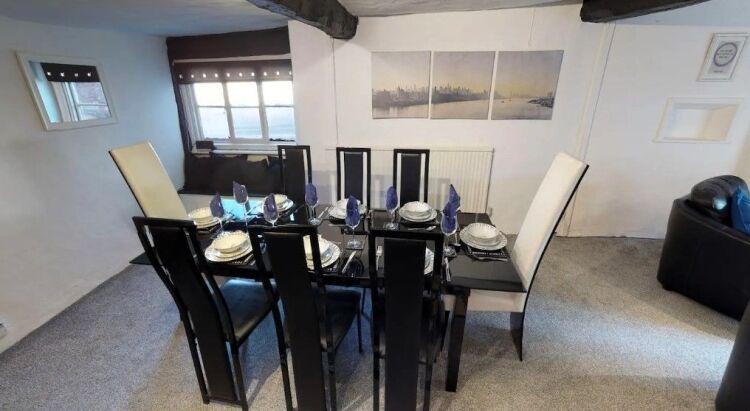 FREEHOLD FISH & CHIP TAKEAWAY with ACCOMMODATION