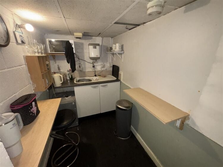 Hair Salons For Sale in Leeds Photo 8