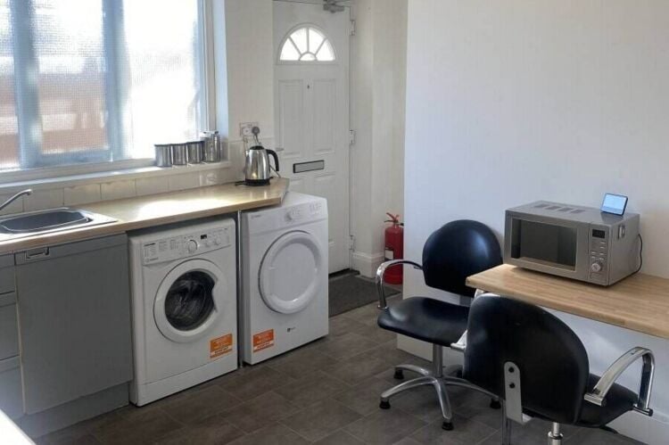 Established Hair Salon Premises To Let - Sheffield Photo 8