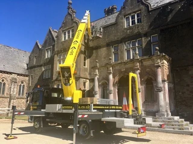 MOBILE ELEVATED WORK PLATFORM (CHERRY PICKER) HIRE