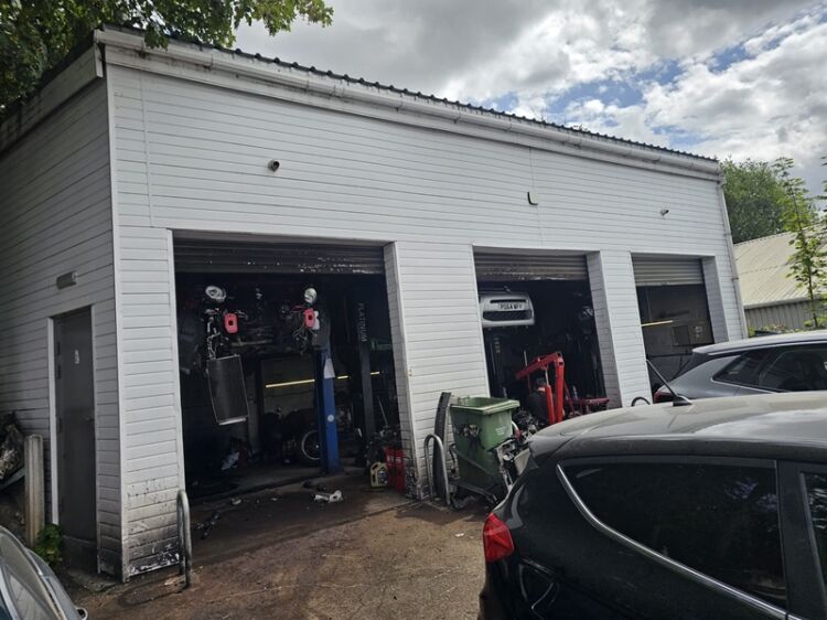 Established Car Sales Site with Exceptional Reputation – Prime Worksop Location Photo 8