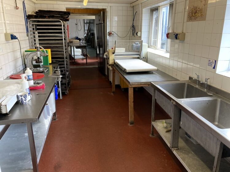 VERSATILE EMPTY HIGH STREET PREMISES Photo 8