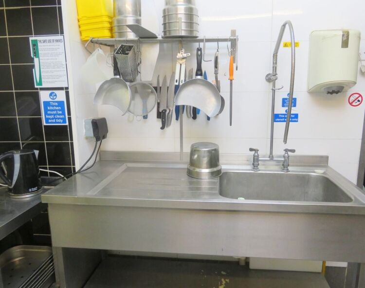 Same owership 40 years, high turnover fish & chip shop in North Oxfordshire Photo 8