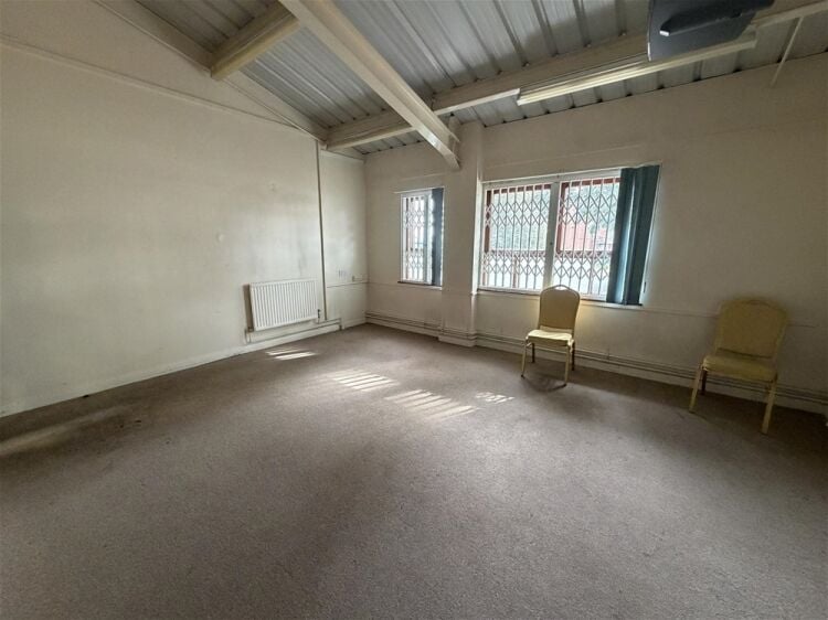 Vacant Unit For Sale in Leeds Photo 8
