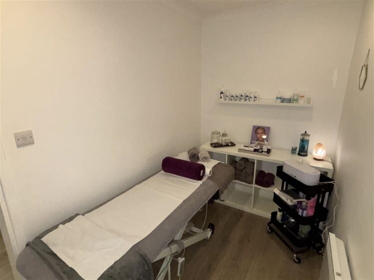 Vacant Unit For Sale in Leeds Photo 8