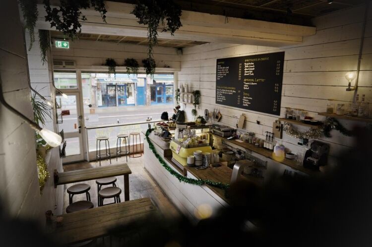 Established Licenced Cafe/Restaurant - London Photo 8