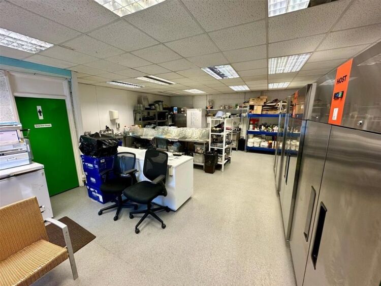 LEASEHOLD OUTSIDE CATERING BUSINESS
OPERATING FROM A FULLY EQUIPPED DARK KITCHEN UNIT