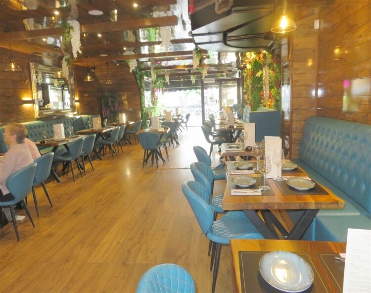 Spacious 60-cover licensed restaurant and takeaway, Hornchurch Photo 8