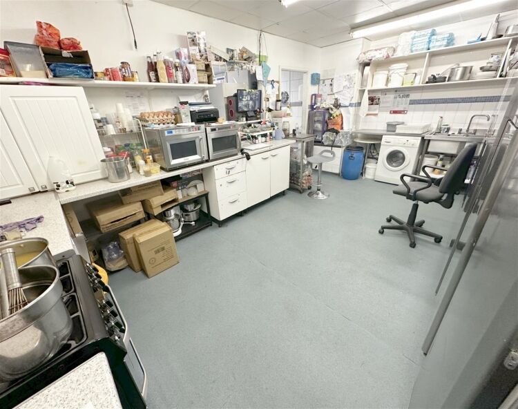 Modern fish & chip shop, Cheltenham parade Photo 8