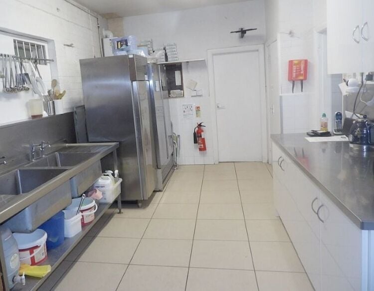Well established fish & chip shop trading over 5 days weekly with no deliveries in north east Lincolshire