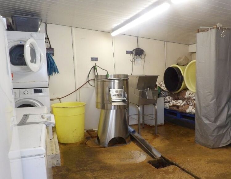 Established fish and chip shop trading just 3.5 days weekly in Horsforth, Leeds Photo 8