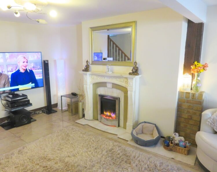 Freehold fish & shop with superior 4 bedroom family home, operating 18 hours weekly, in lovely historic Suffolk town.