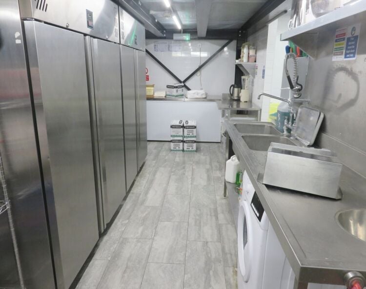 Immaculate fish & chip shop, superbly fitted & equipped throughout
