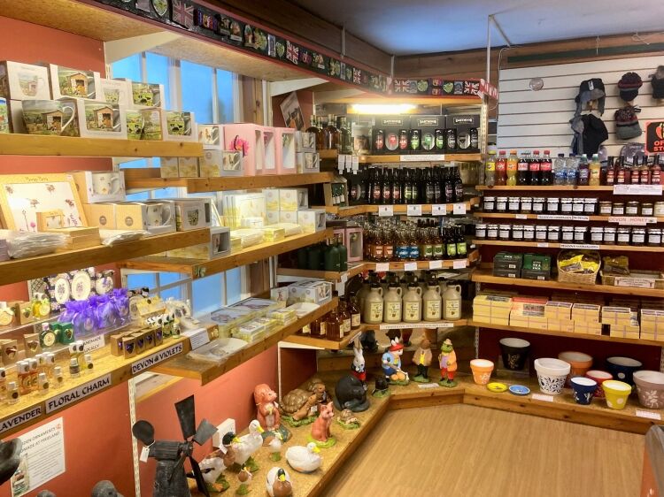 TOURIST ATTRACTION – GIFT/SOUVENIR RETAIL, ORNAMENT RETAIL & MANUFACTURING, SNACKS & GARDENS