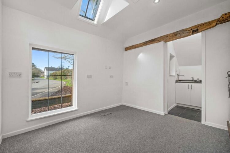 Charming Commercial Property To-Let Located In Claverdon Photo 8