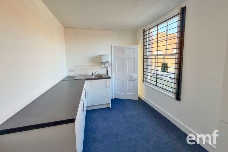 Freehold Commercial Investment Photo 8