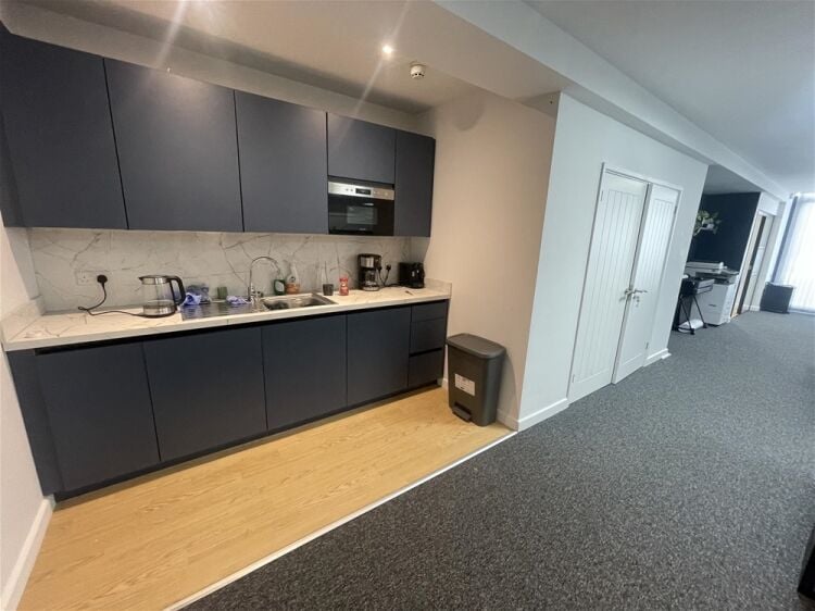 Modern Office Suite off the A38 To Let For Sale in Newton Abbot Photo 8