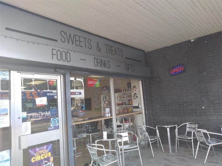 STYLISH COFFEE SHOP WITH PRIVATE FUNCTION ROOM IN RENFREW TOWN CENTRE