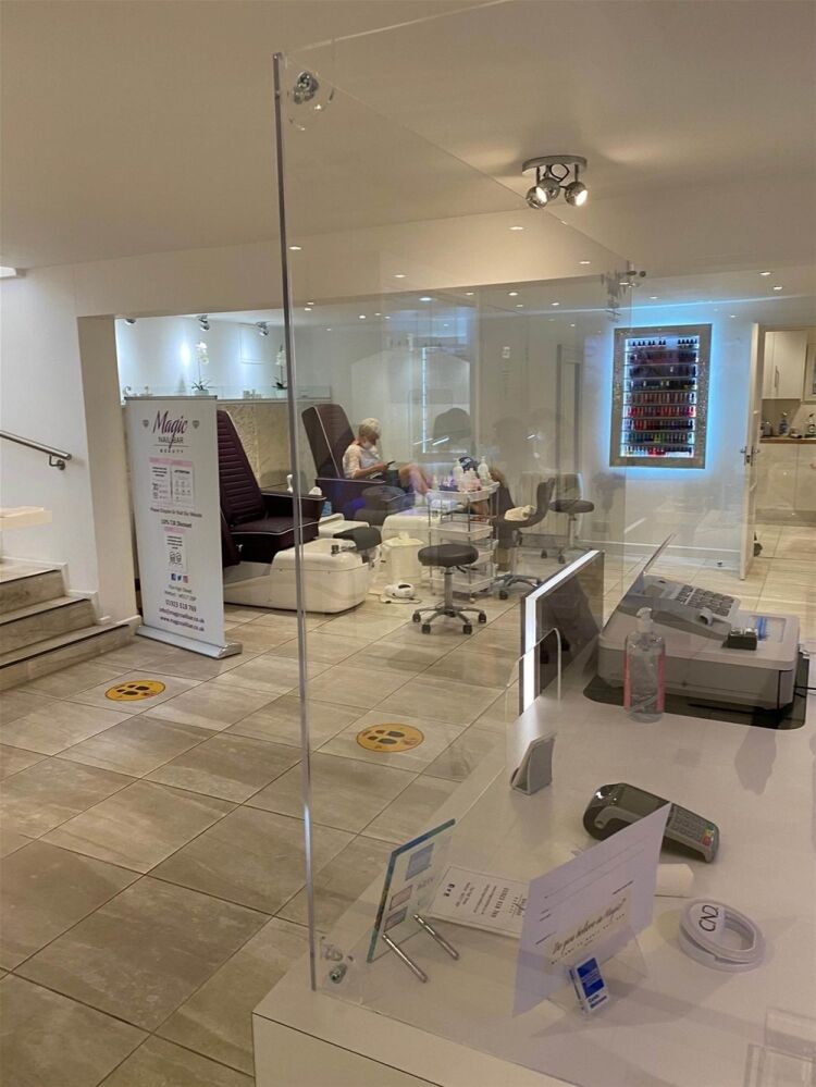 COSMOPOLITIAN NAIL BAR & BEAUTY SALON ON WATFORD HIGH STREET TOWN CENTRE Photo 9