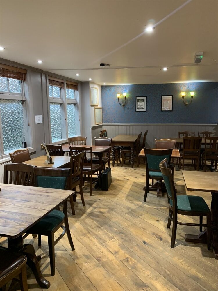 IMPRESSIVE PUBLIC HOUSE/RESTAURANT & HOTEL IN CHATTERIS TOWN CENTRE