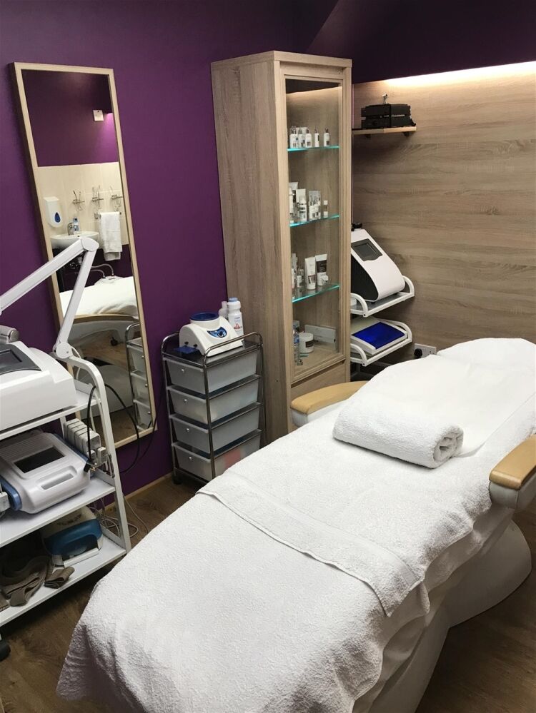 LASER BEAUTY & AESTHETICS STUDIO IN SOUTHAMPTON SUBURB Photo 9