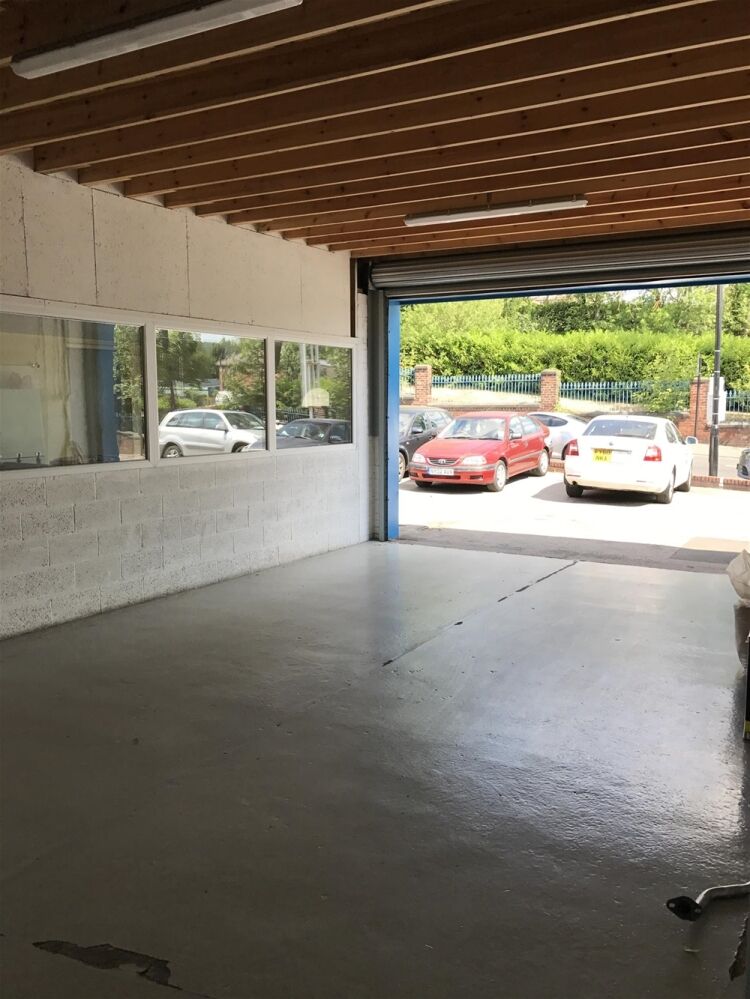 MOT TESTING & REPAIRS CENTRE IN SHEFFIELD SUBURB