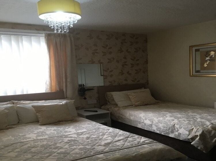 Well established licenced hotel for sale. Photo 9