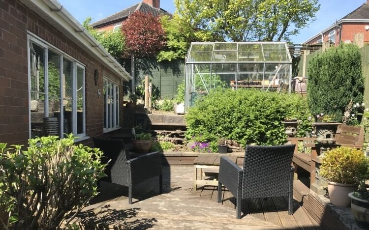 Large Commercial Freehold with Accom - Staffs Photo 9