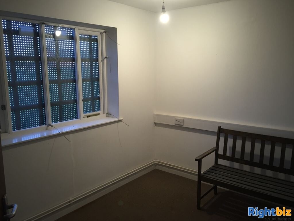Freehold or leasehold Licensed Cafe/Restaurant Takeaway For Sale Photo 9