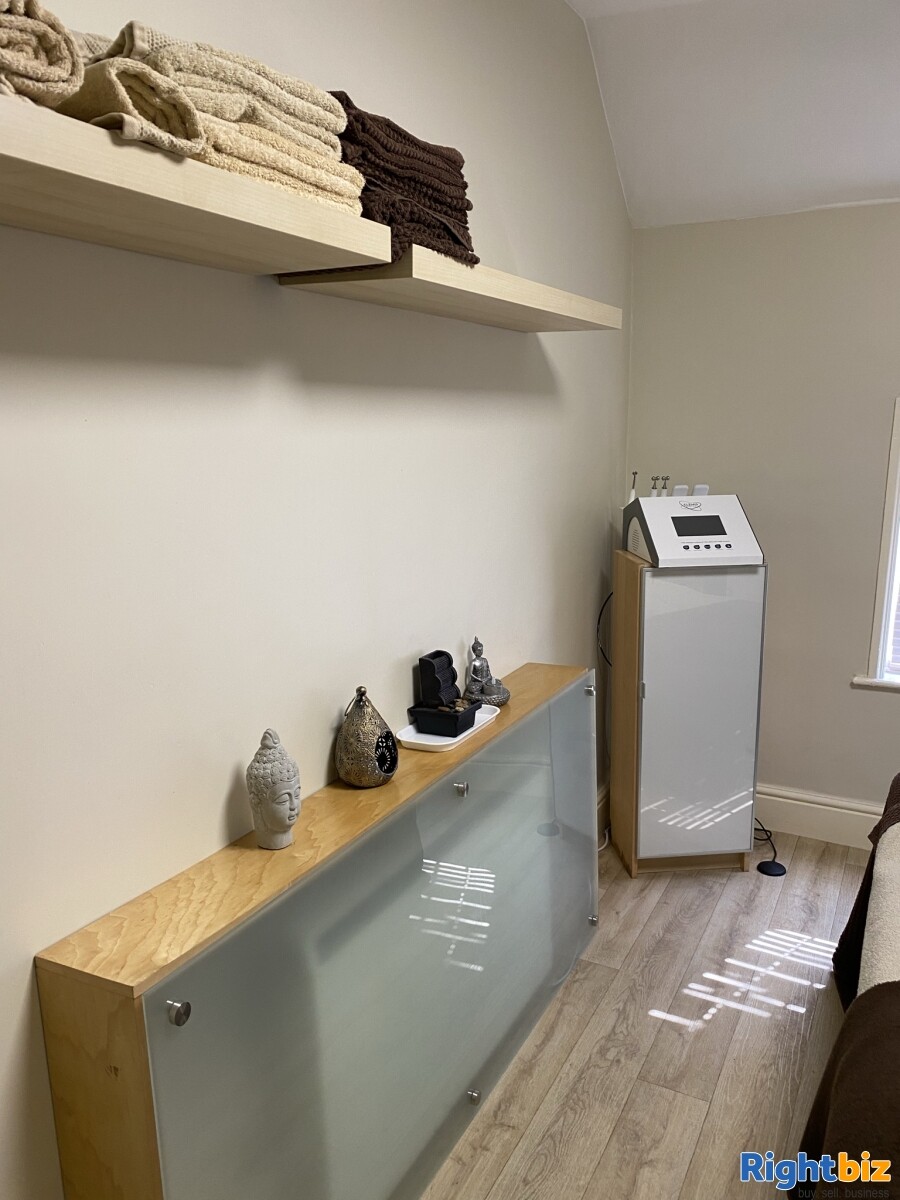 Leasehold Beauty and Tanning Salon for Sale