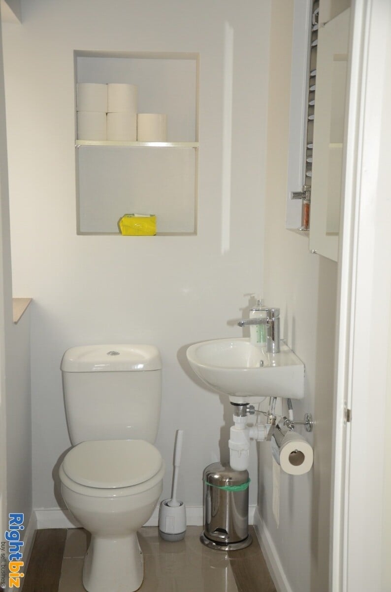 Freehold Established Serviced Accommodation Airbnb Superhost Property Photo 9