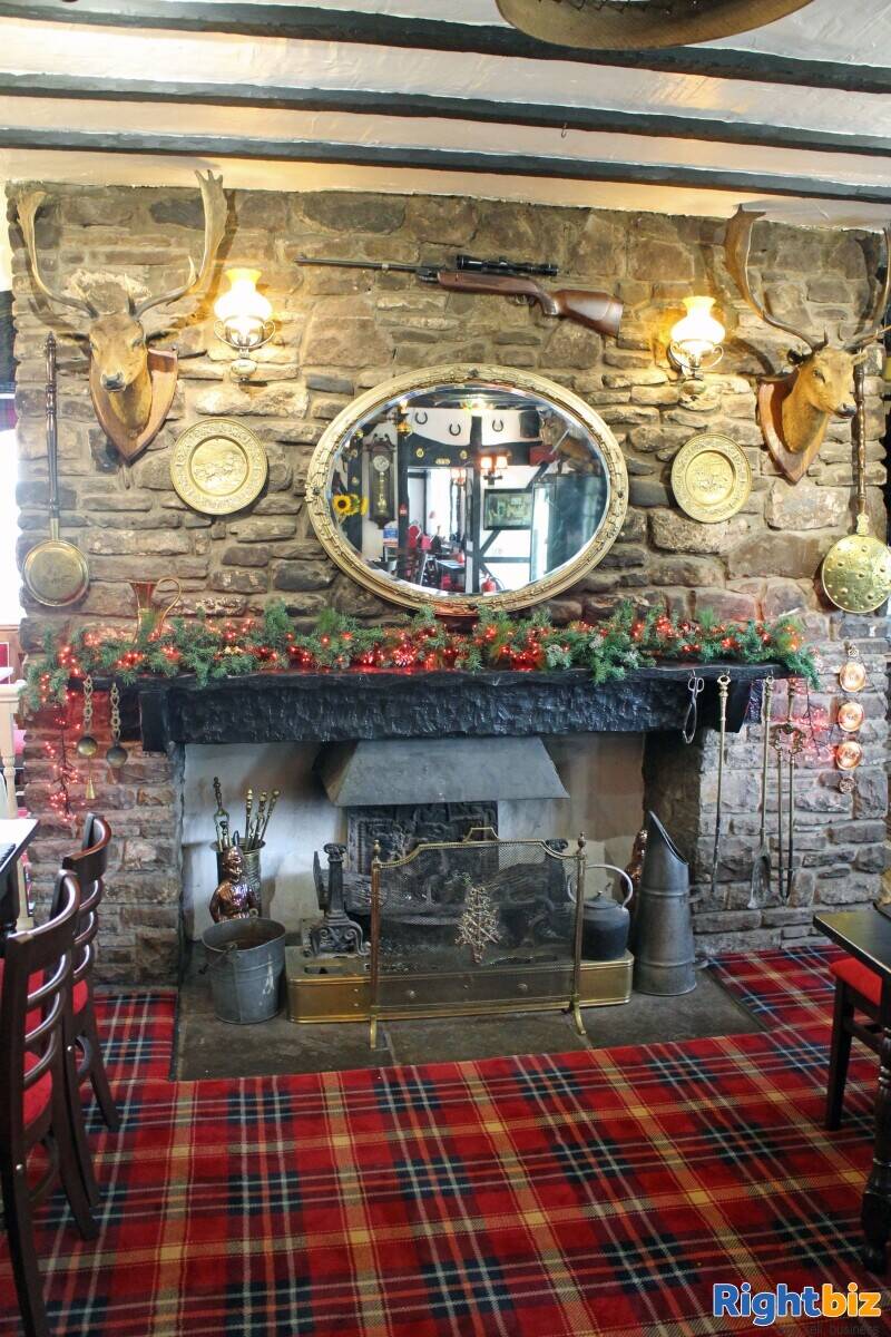 GWENT - WELL KNOWN FOOD LED COUNTRY PUB WITH PANORAMIC VIEWS OF SURROUNDING COUNTRYSIDE