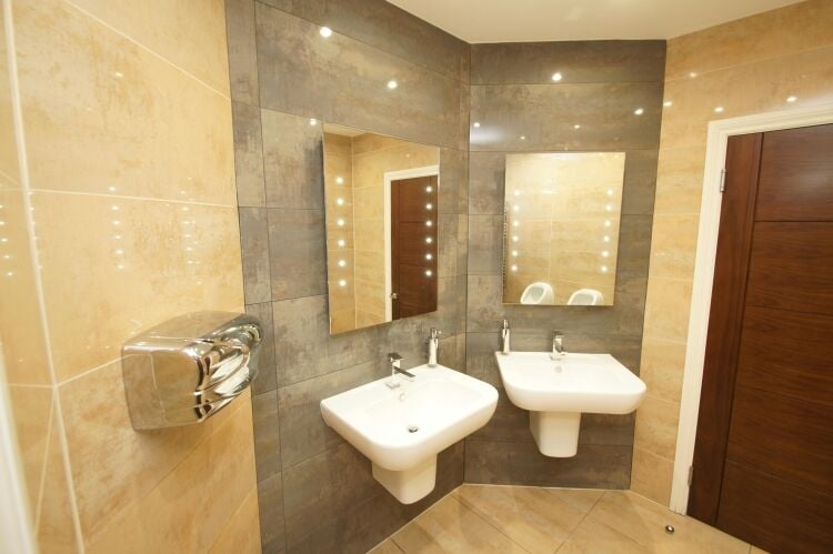 Prominently located 32 bedroom hotel with leisure facilities operating on a profitable longer stay business model