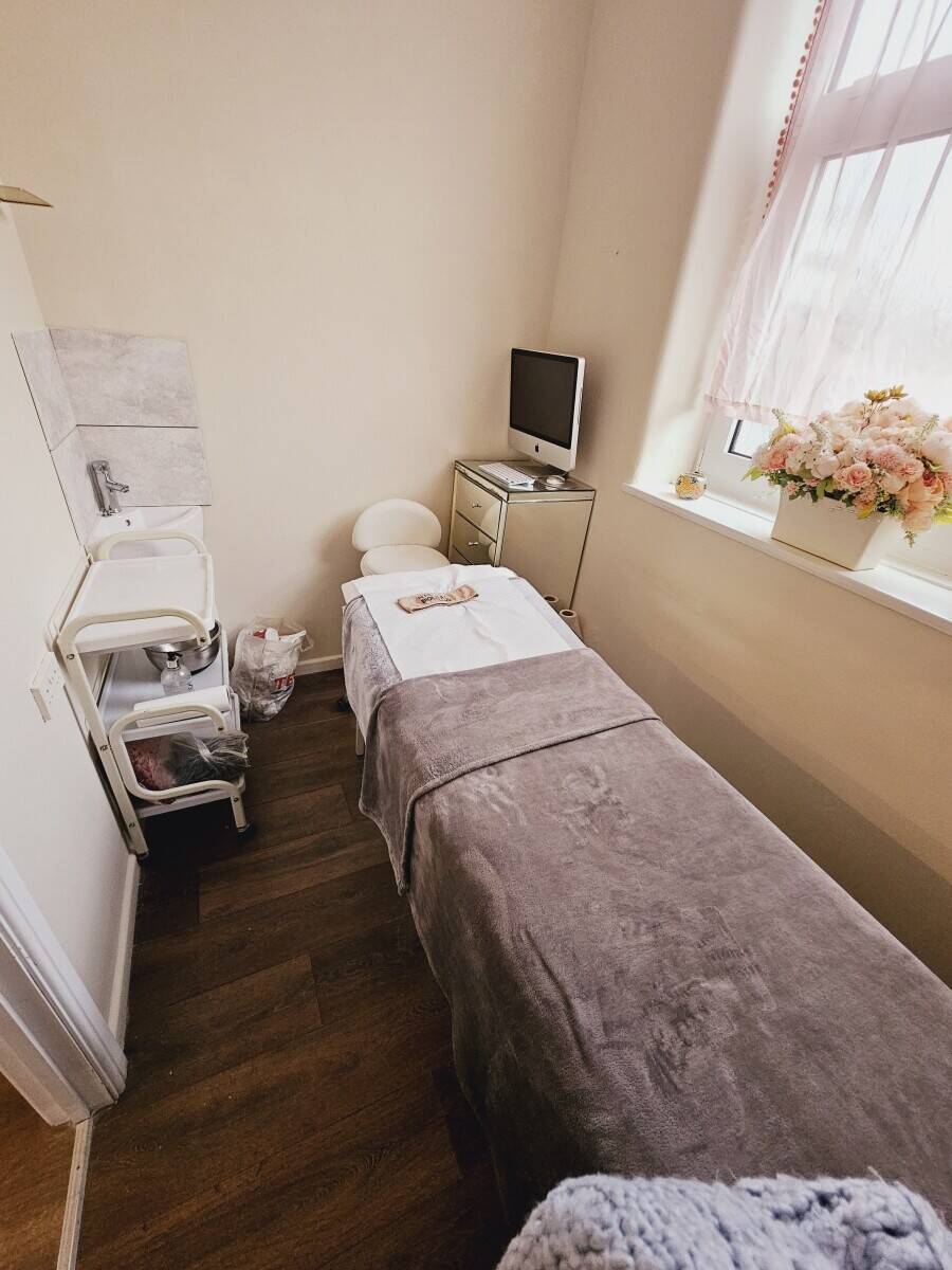 Hair and beauty salon for sale