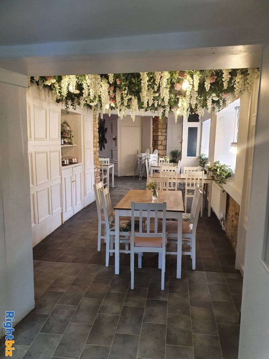 Bourton on the water prime riverside location newly refurbished restaurant