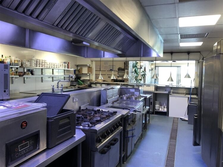 One of Cornwall’s Finest Country Inns, Restaurant & Hotel For Sale in Wadebridge