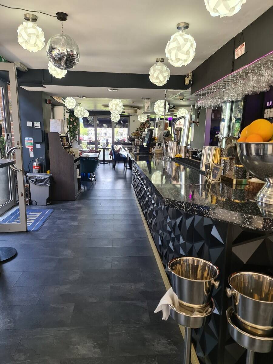 Leasehold Bistro & Bar for Sale , Open for Partnership