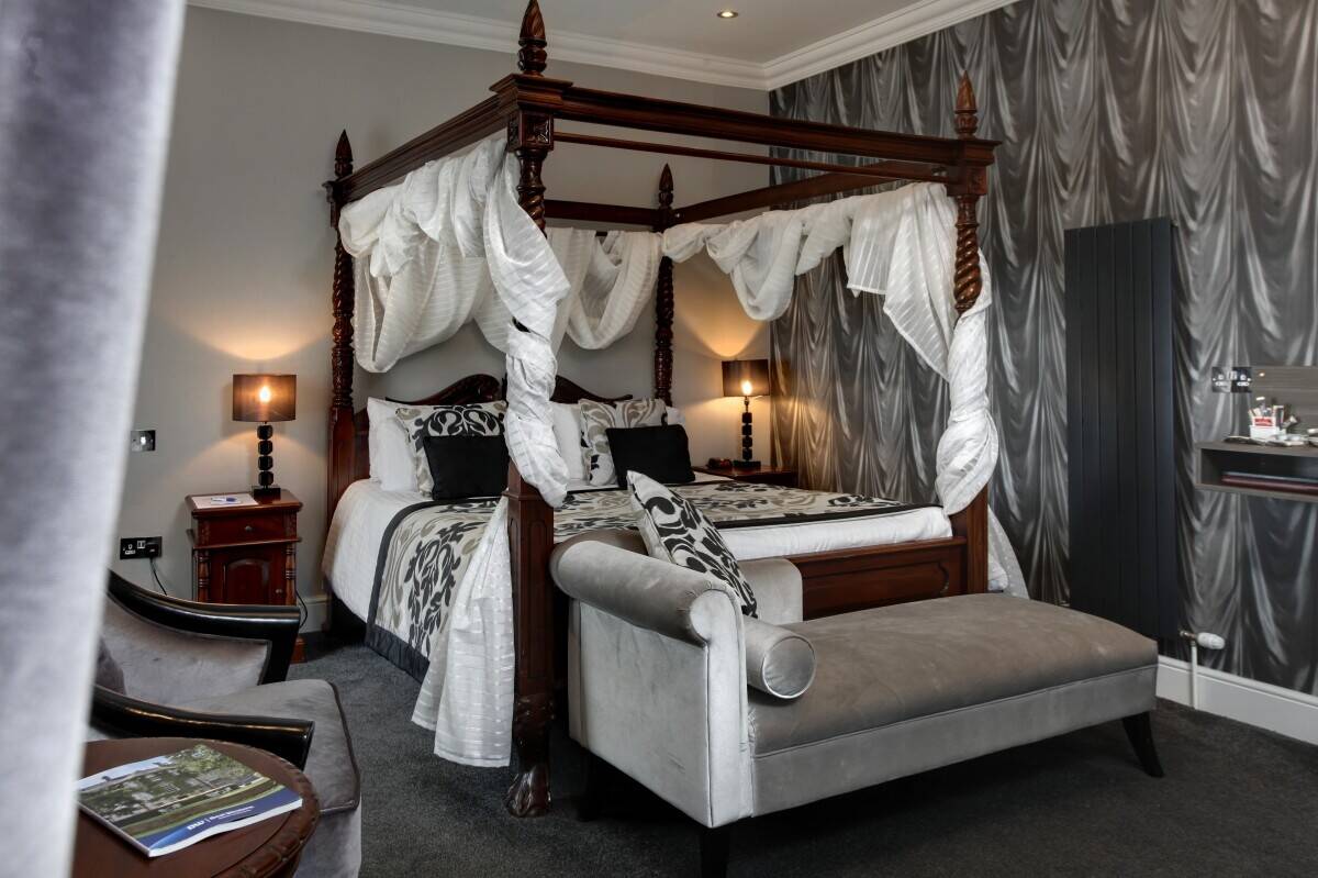 Strategically located, highly profitable 29-bedroom country house hotel Photo 8
